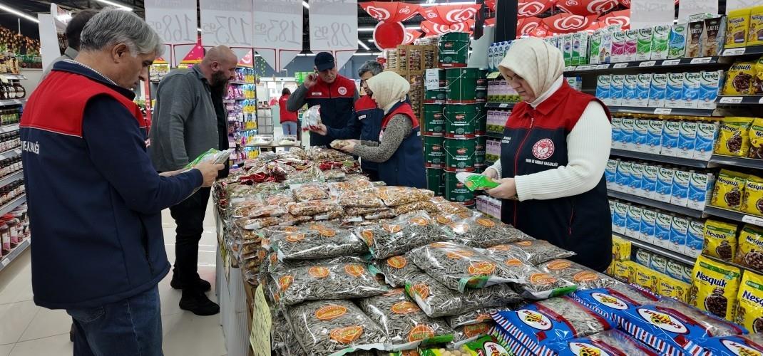 DÜZCE’DE YENİ YIL ÖNCESİ GIDA DENETİMLERİ ÜST SEVİYEYE ÇIKARILDI