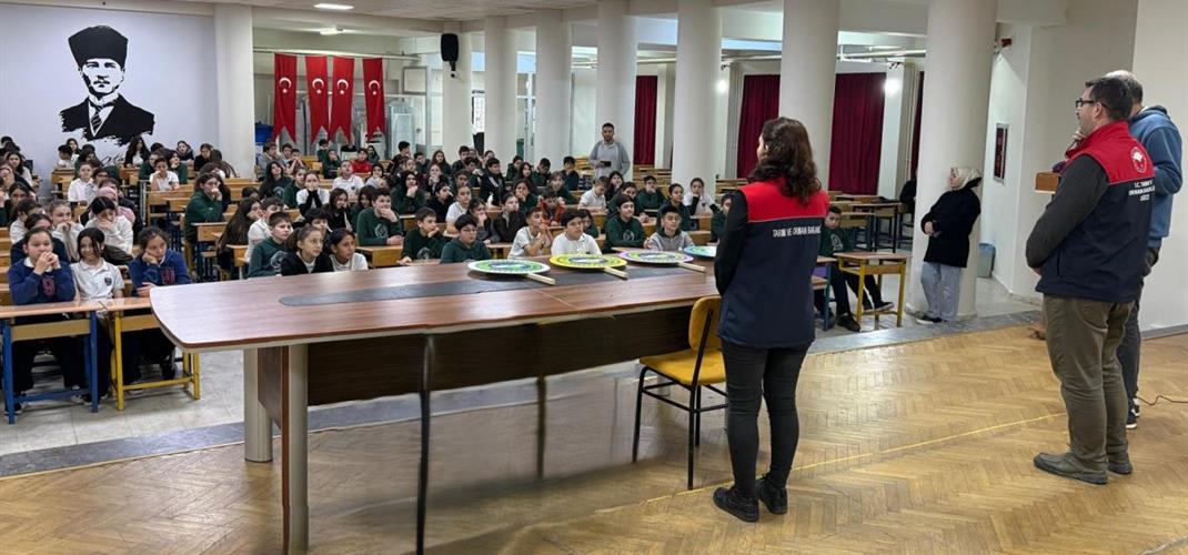 KALICI KONUTLAR HÜRRİYET ORTAOKULU ÖĞRENCİLERİNE ORGANİK TARIM VE KAHVERENGİ KOKARCA EĞİTİMİ VERİLDİ